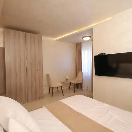Bajadera Lux מלון 2*