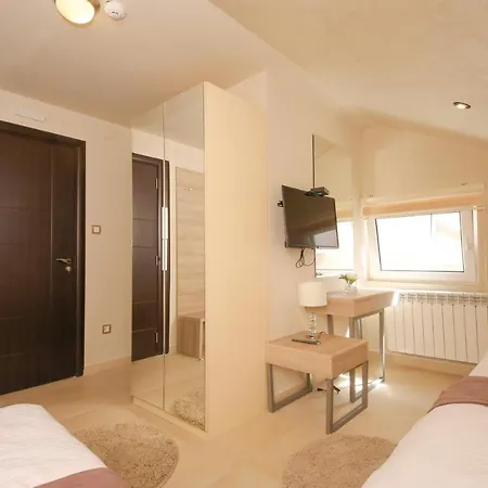 Ξενοδοχείο Bajadera Lux 2*