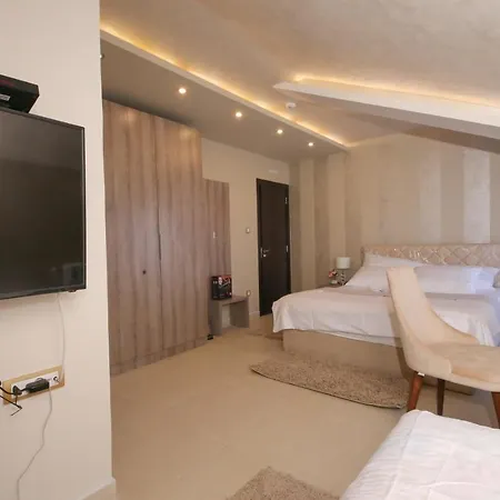Bajadera Lux 2*