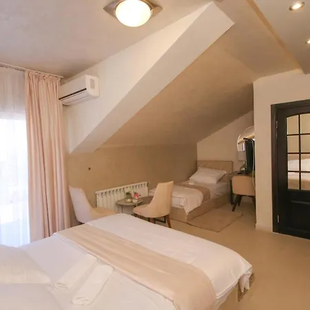 Bajadera Lux Hotel 2*