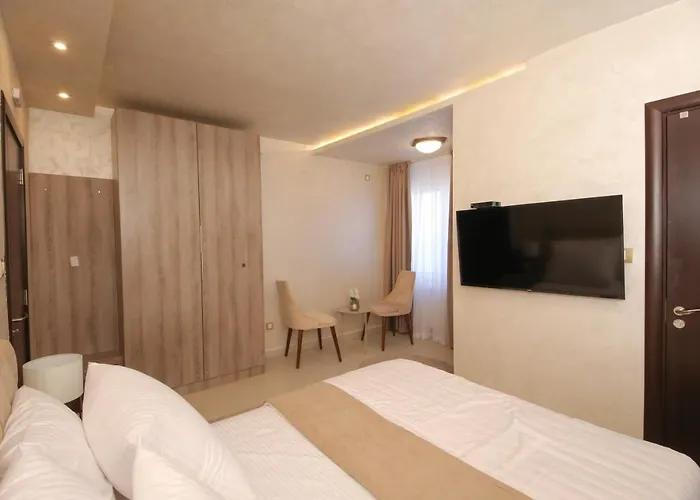 Bajadera Lux Hotel 2*