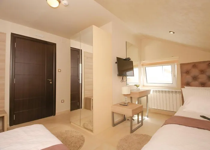 Ξενοδοχείο Bajadera Lux 2*